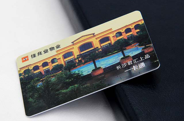 校園卡的正反面內容應該有哪些？